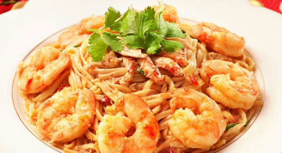 Braised Prawns, Crab Meat & E-Fu Noodles In Oyster Sauce