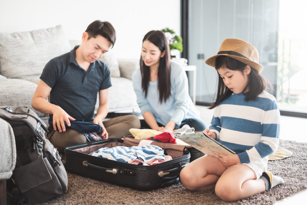 Asian,Family,Packing,Bag/luggage,And,Planning,To,Travel,On,Summer