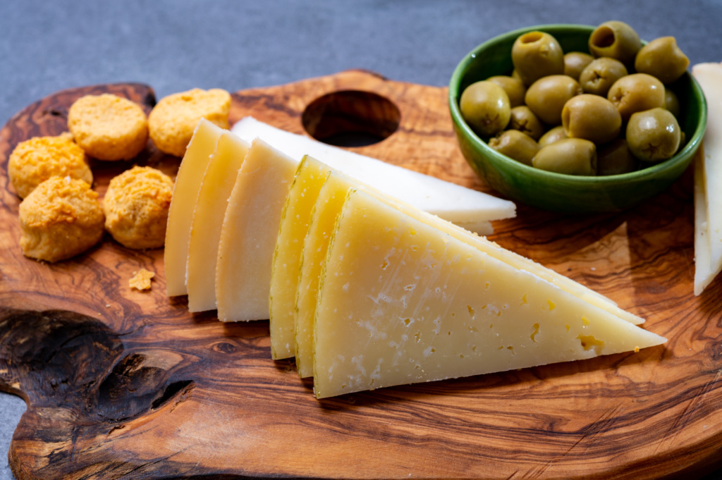 Spanish,Snacks,Tapas,,Variety,Of,Sliced,Goat,,Sheep,,Manchego,Cheeses,