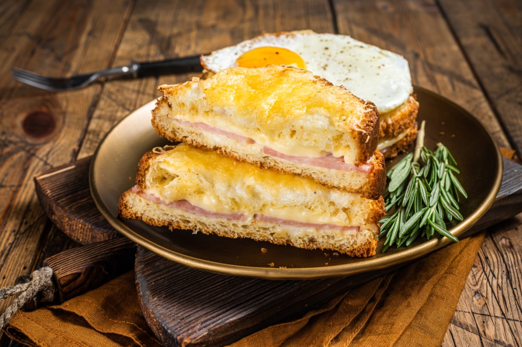 Croque,Monsieur,And,Croque,Madame,Sandwiches,With,Sliced,Ham,,Melted