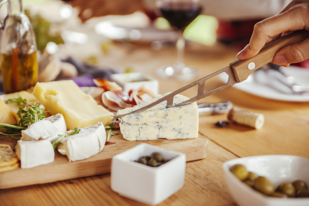 Friends,Drinking,Wine,And,Eating,Cheese