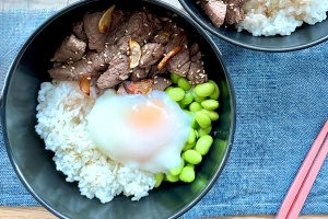 Japanese-style Beef Rice Bowl with Onsen Egg & Edamame Recipe on FairPrice Group app