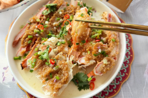 Seaco Steamed King Crab with Garlic Paste Recipe on FairPrice Group app